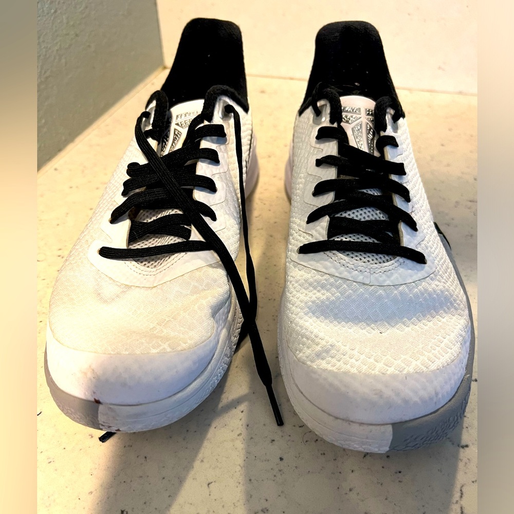 Kobes Women’s size 9